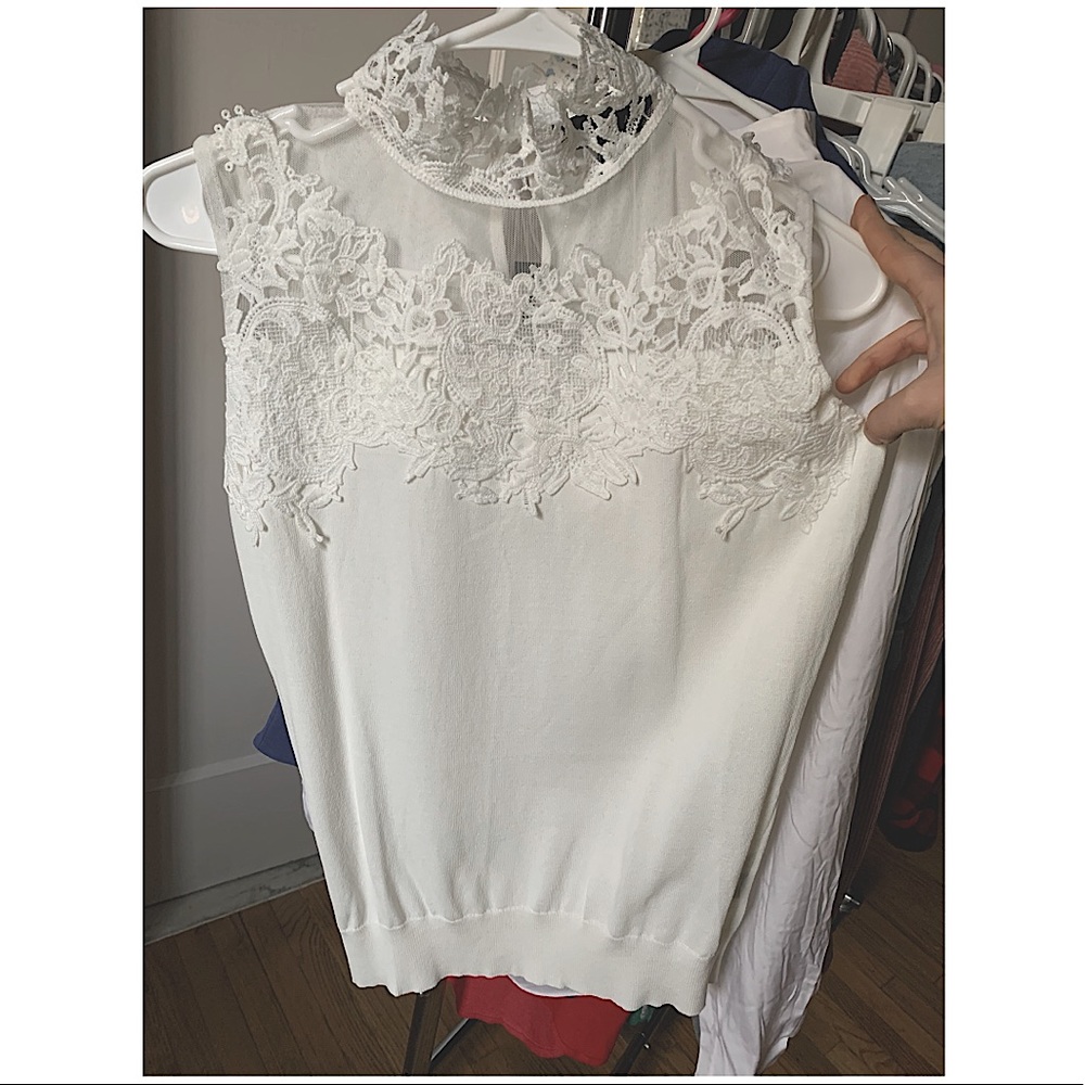 Avida sleeveless lace turtleneck